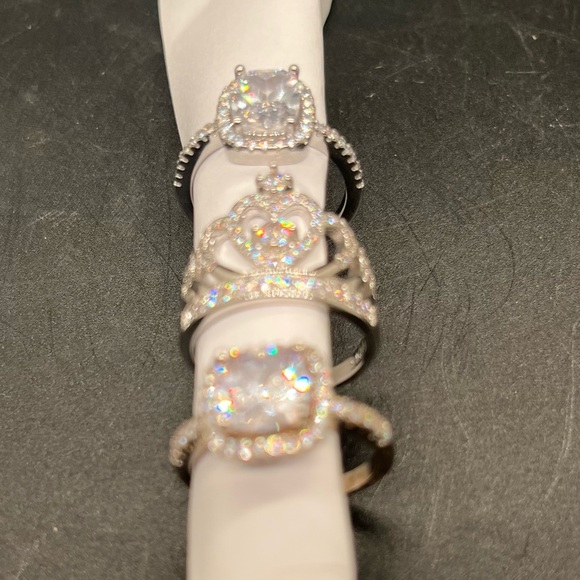 New costume jewelry rings crown , square stones , wedding ring engagement Size 7 - Picture 2 of 15